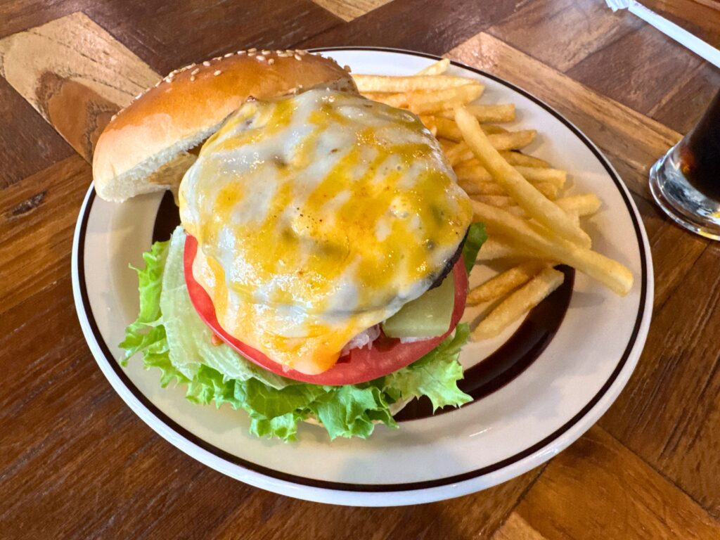 クッカーズグリル ゴルビージャックチーズバーガー