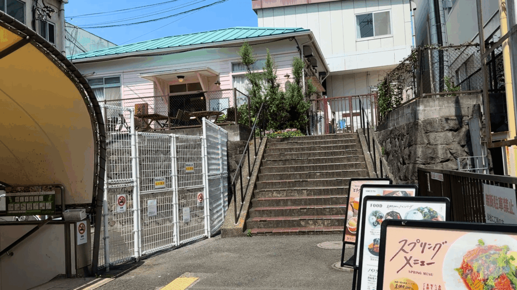 大雄山線駅舎カフェ1の1の外観