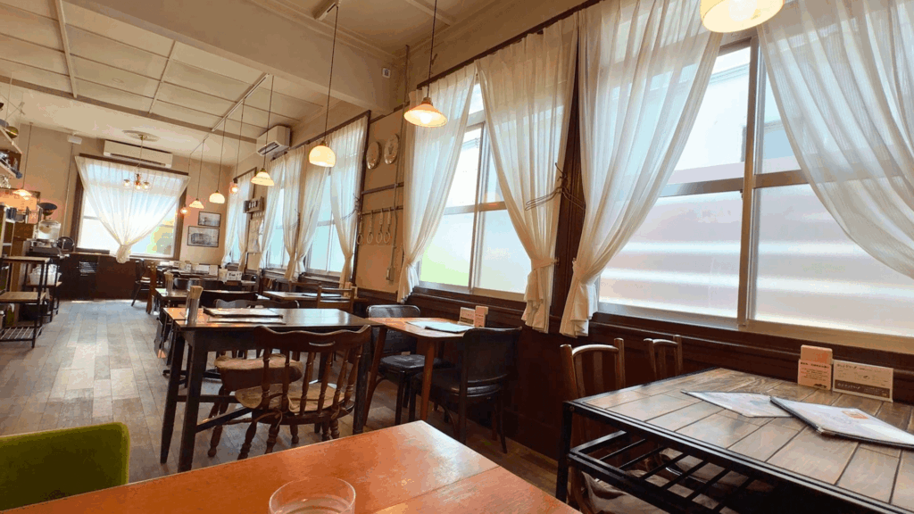 大雄山線駅舎カフェ1の1の店内その2