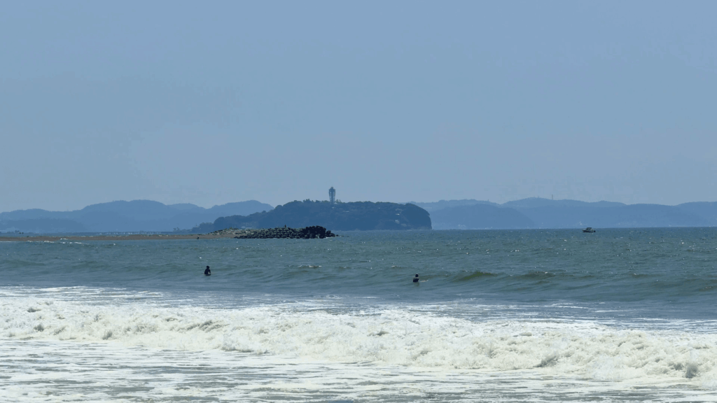 サザンビーチから眺める江ノ島