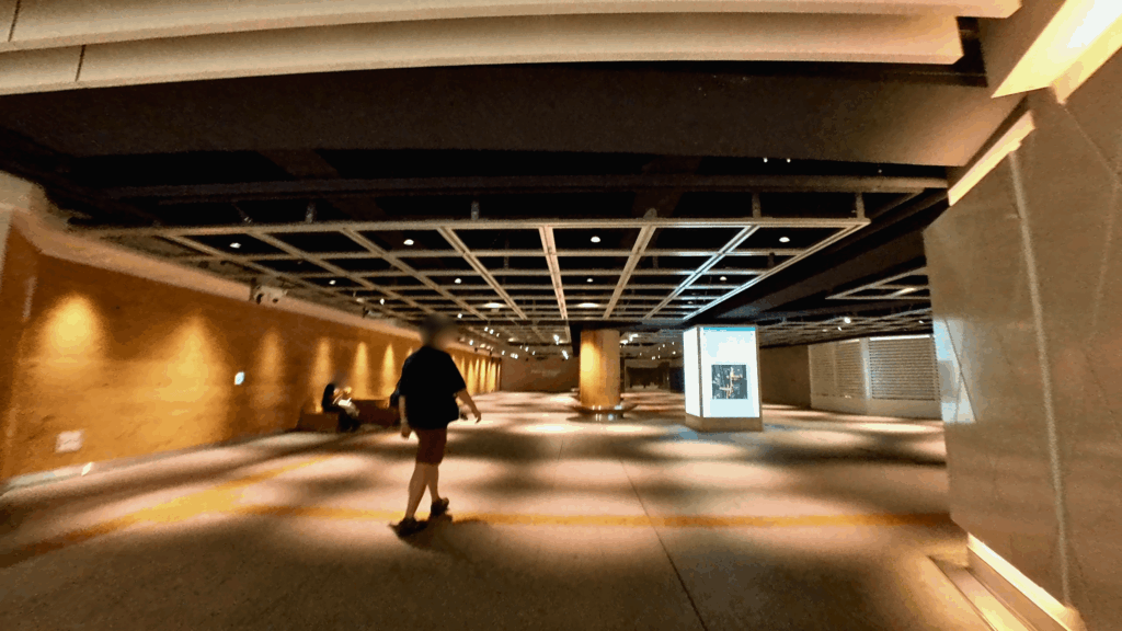 藤沢駅地下道北口地下広場