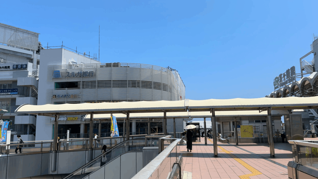 茅ヶ崎駅北口のペデストリアンデッキ