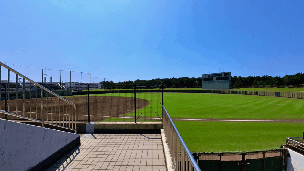 茅ヶ崎野球場スタンドの様子1