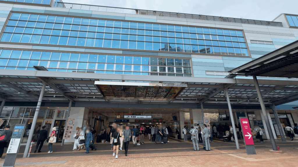 お昼すぎの熱海駅