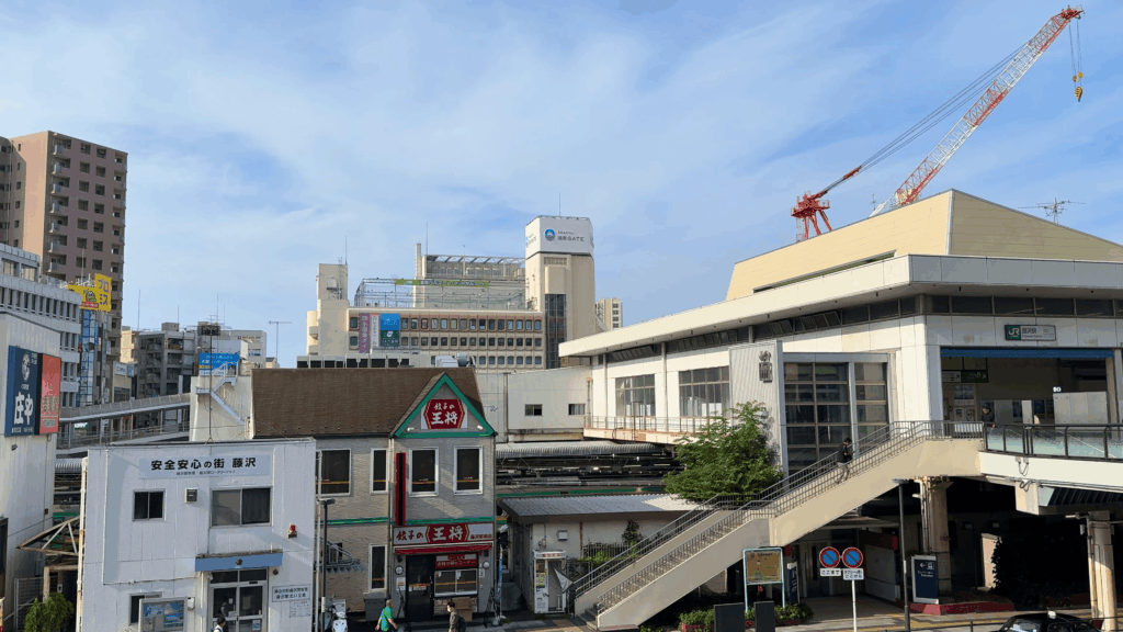 藤沢駅北口ペデストリアンデッキから眺めるODAKYU湘南GATE