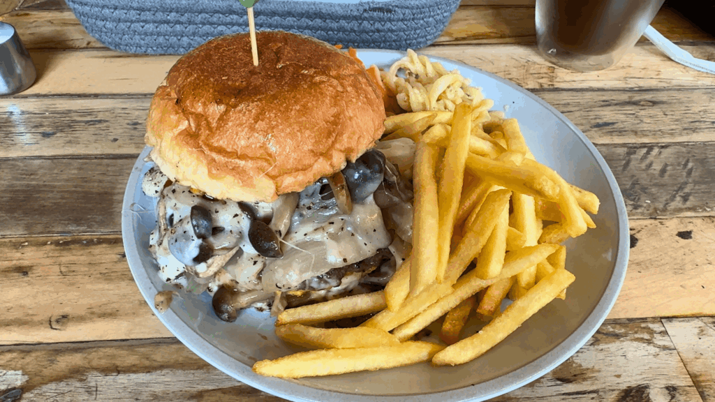 マッシュルームチーズバーガー