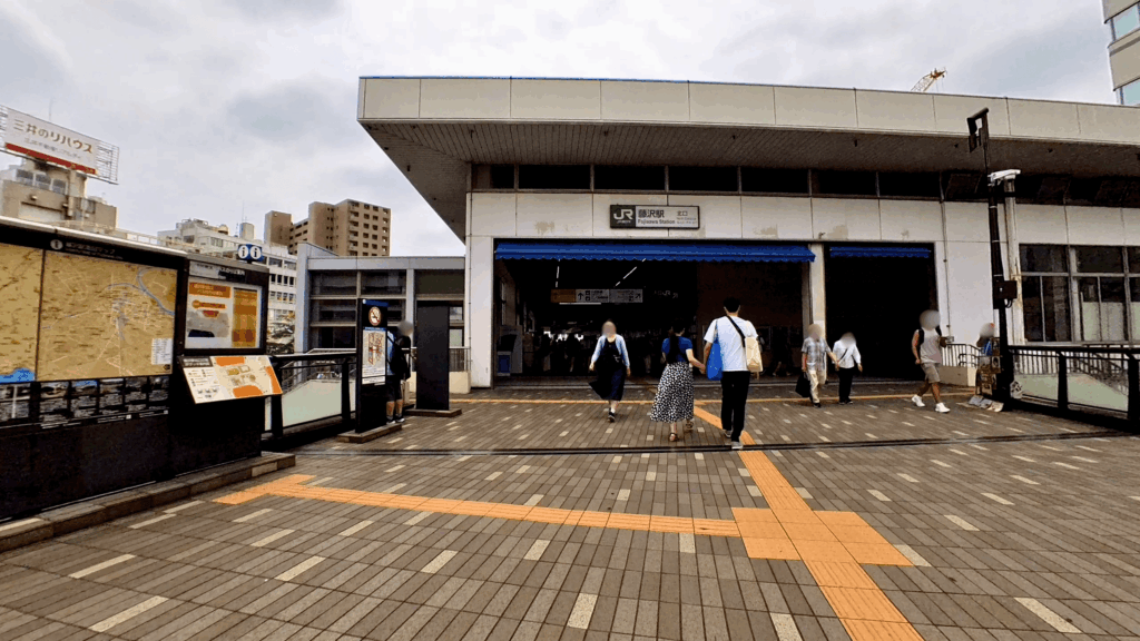 サンパール広場から藤沢駅入口