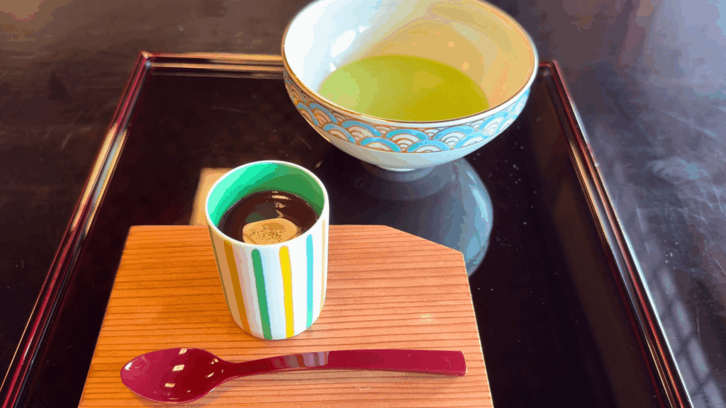 茶室 一白庵：抹茶と水羊羹のセット