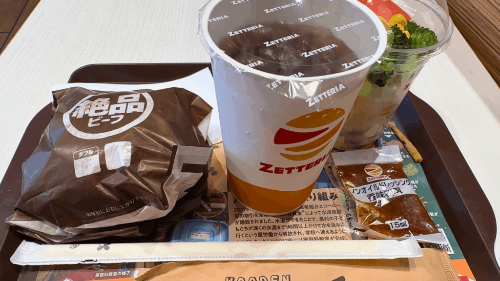 ゼッテリアの絶品ビーフバーガーとサラダのセット