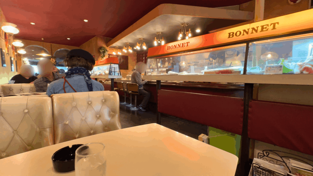 ボンネット店内
