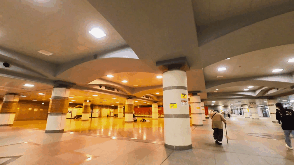 湘南台駅の地下広場