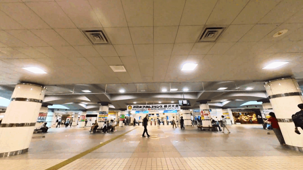 湘南台駅のJR改札前