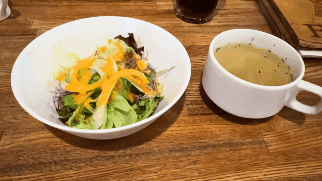 Farmのランチセットのサラダとスープ