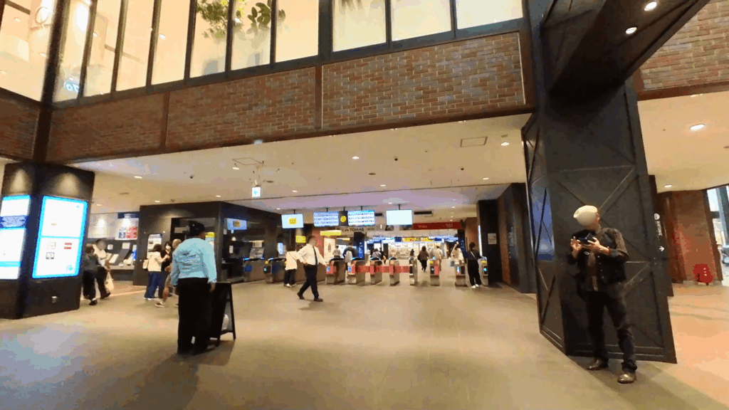 二俣川駅の改札前