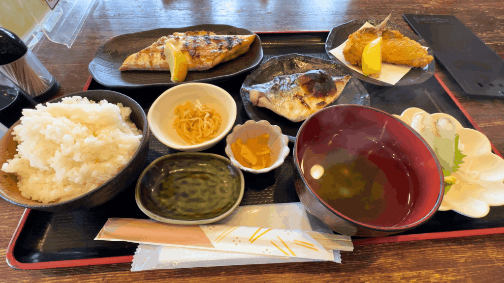 めしや大磯港　タチウオの塩焼き定食