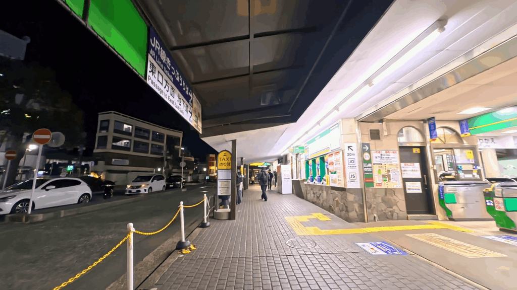 夜の江ノ電鎌倉駅