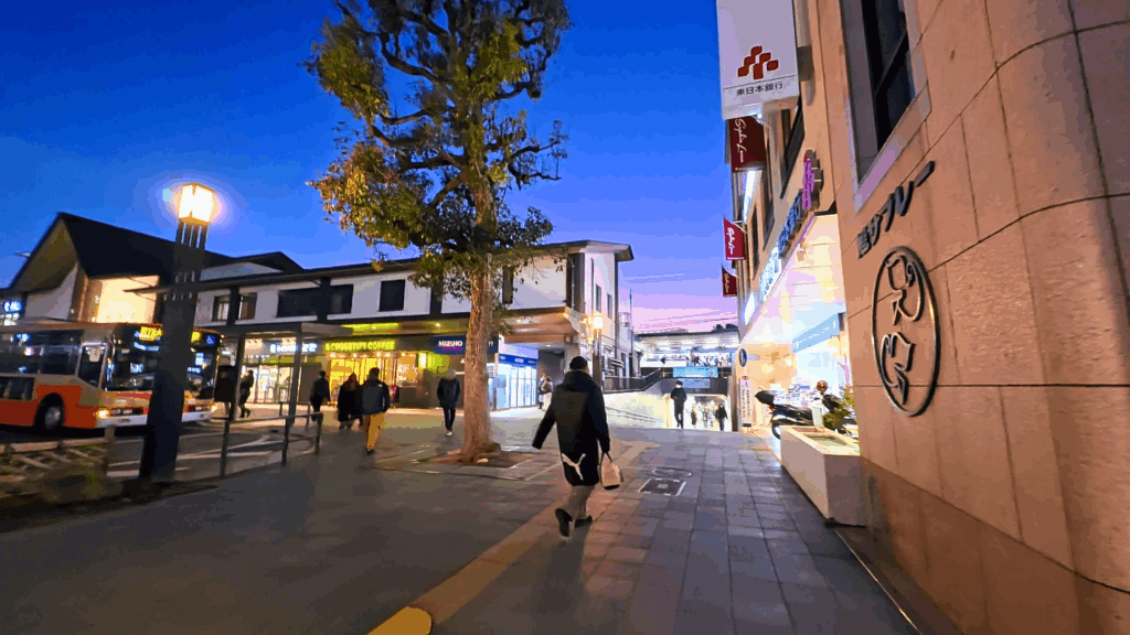 夜の鎌倉駅東口