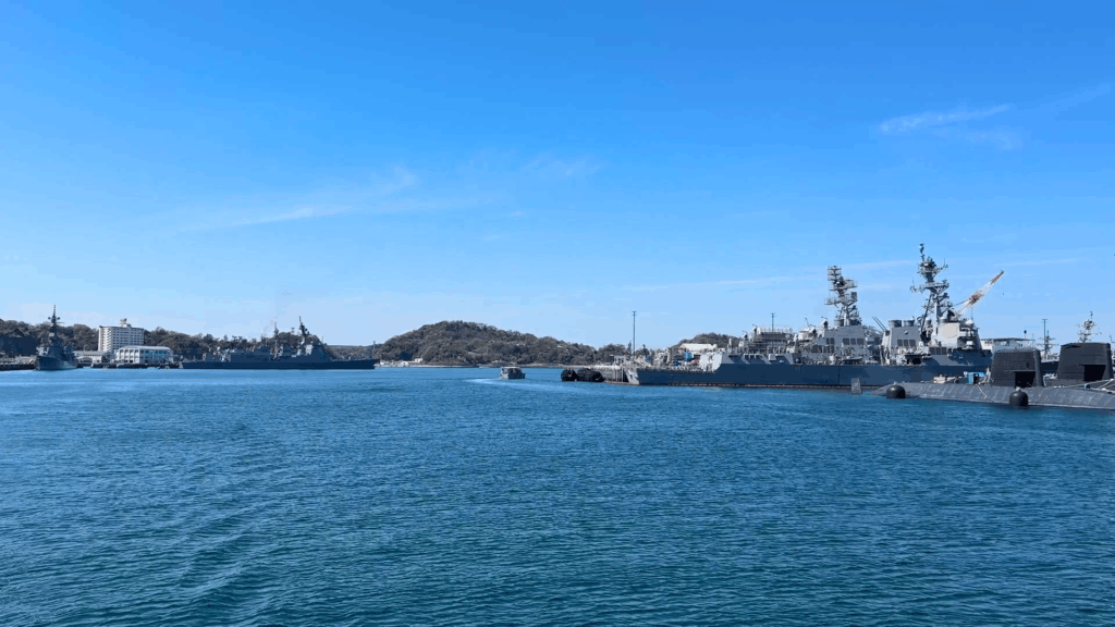 「YOKOSUKA軍港めぐり」からの眺望