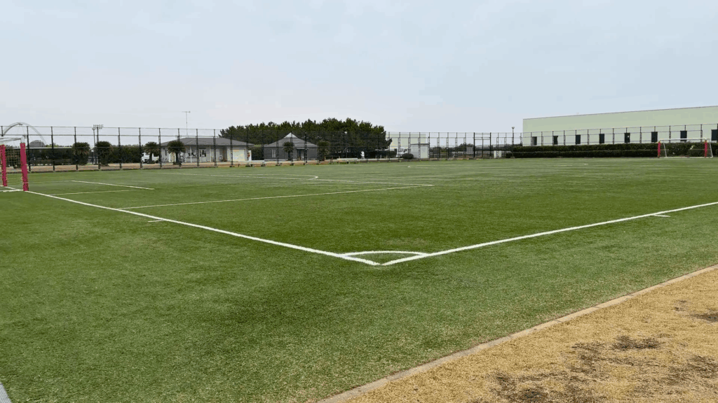 柳島しおさい公園の人工芝サッカー場