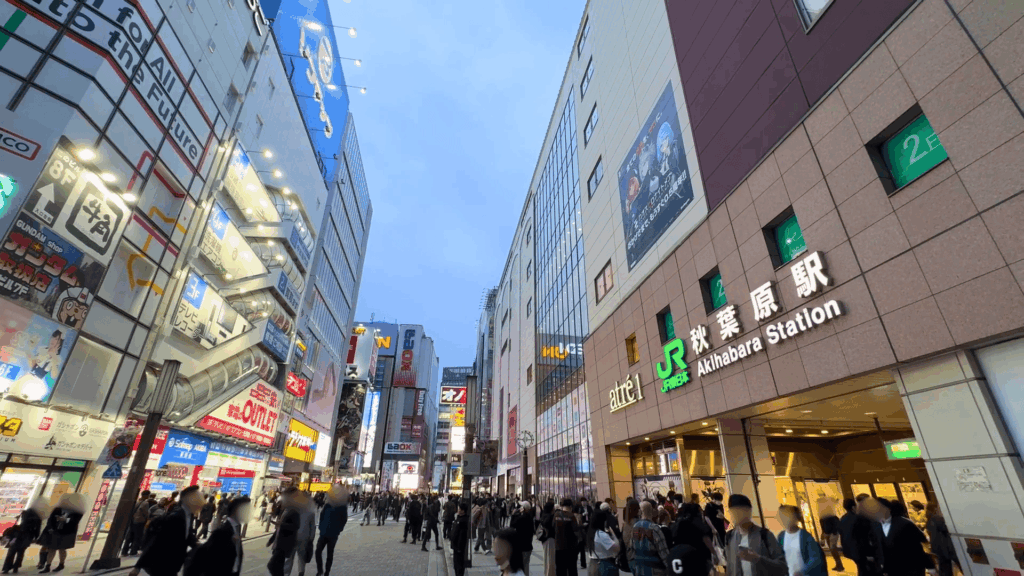 夕方の秋葉原電気街口