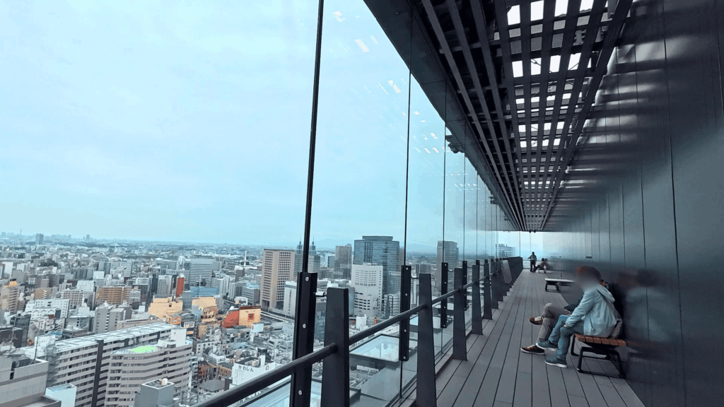 川崎市役所本庁舎の25階展望台のスカイデッキ