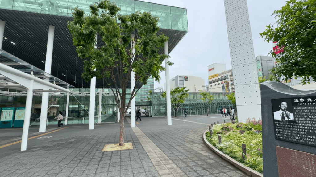 川崎駅東口広場