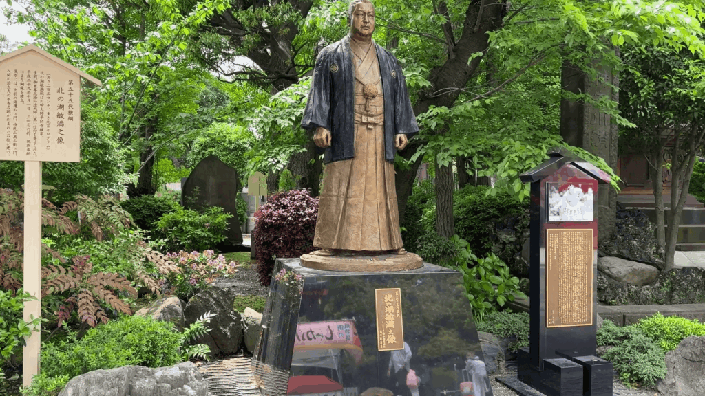川崎大師の北の湖関像