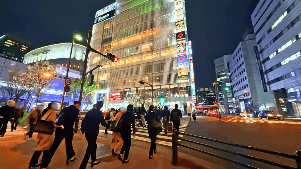 夜の秋葉原中央改札付近