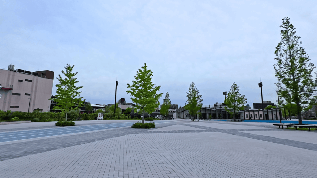 富士見公園の入ってすぐの広場