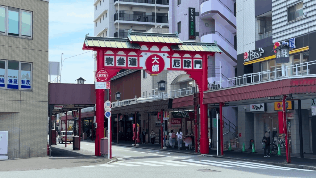 川崎大師の厄除け門