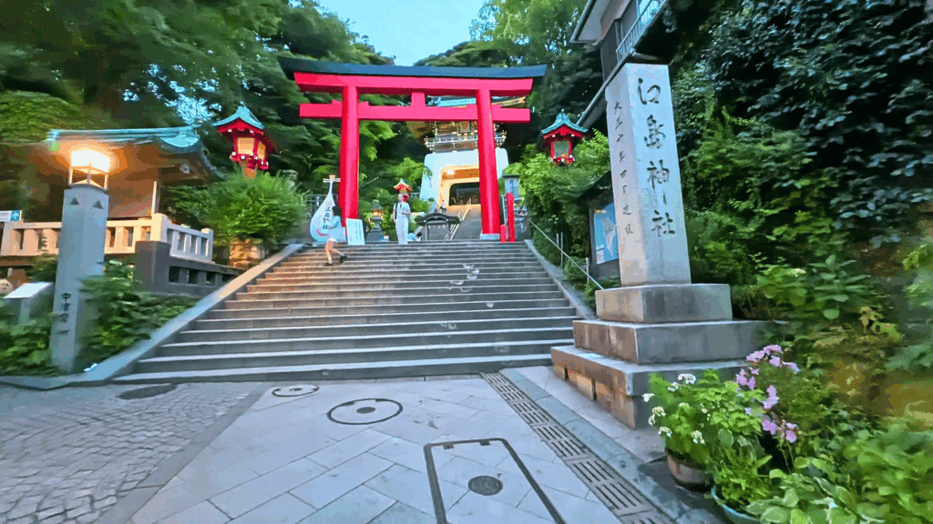 江島神社の鳥居と瑞心門