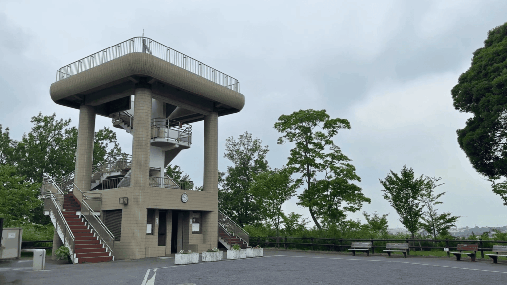 弘明寺公園の展望台広場