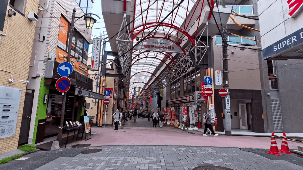かんのん通り商店街のアーケード入口