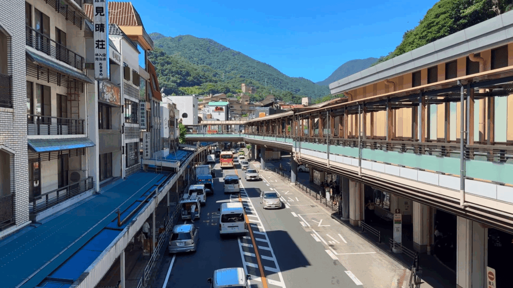 箱根湯本駅前