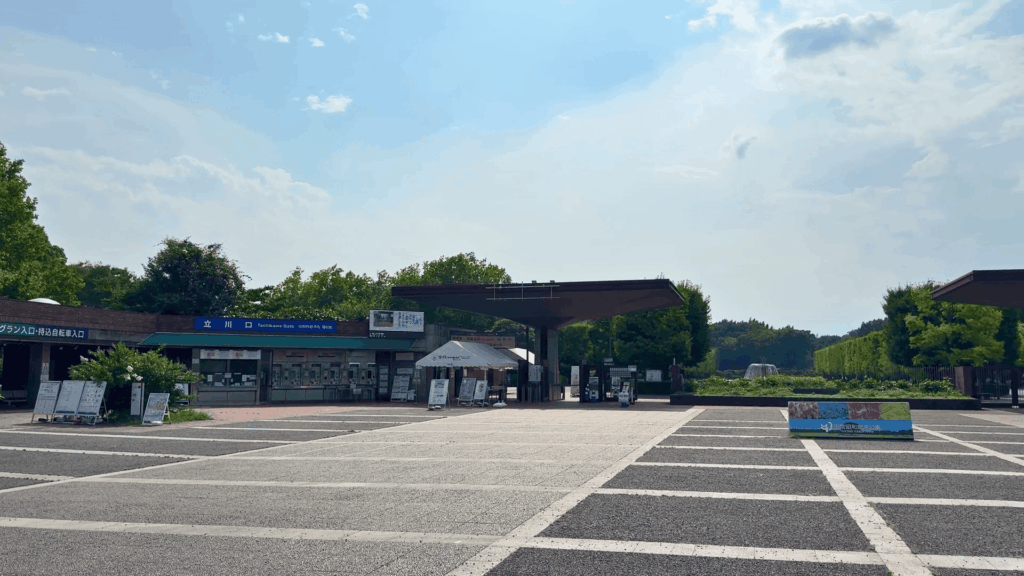 国営昭和記念公園の有料ゲート前