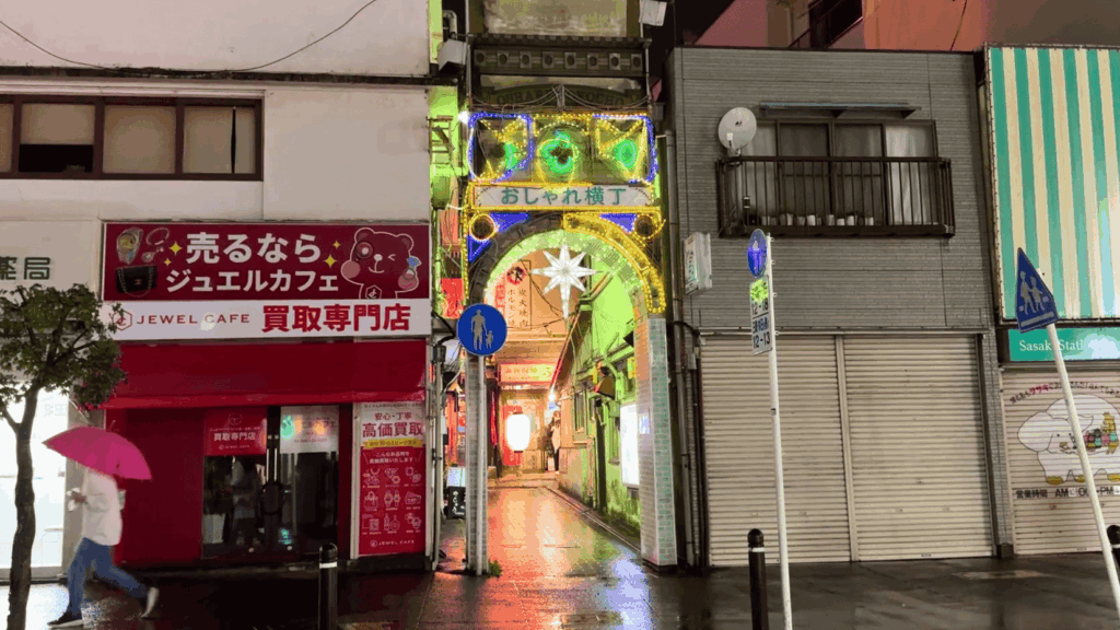 おしゃれ横丁のネオンアーチ