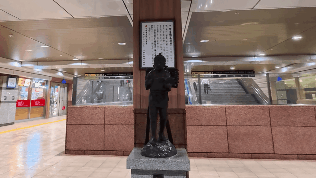 ラスカ小田原の二宮金次郎像